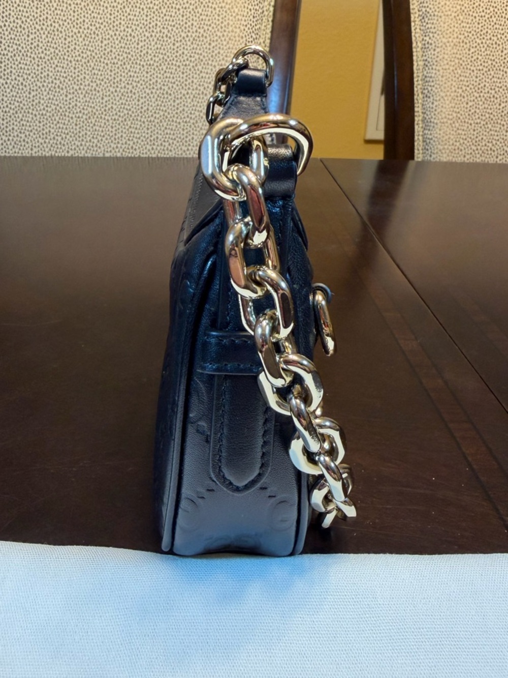 New Authentic Gucci GG Logo Embossed Leather Shoulder Bag Black - Picture 7 of 15